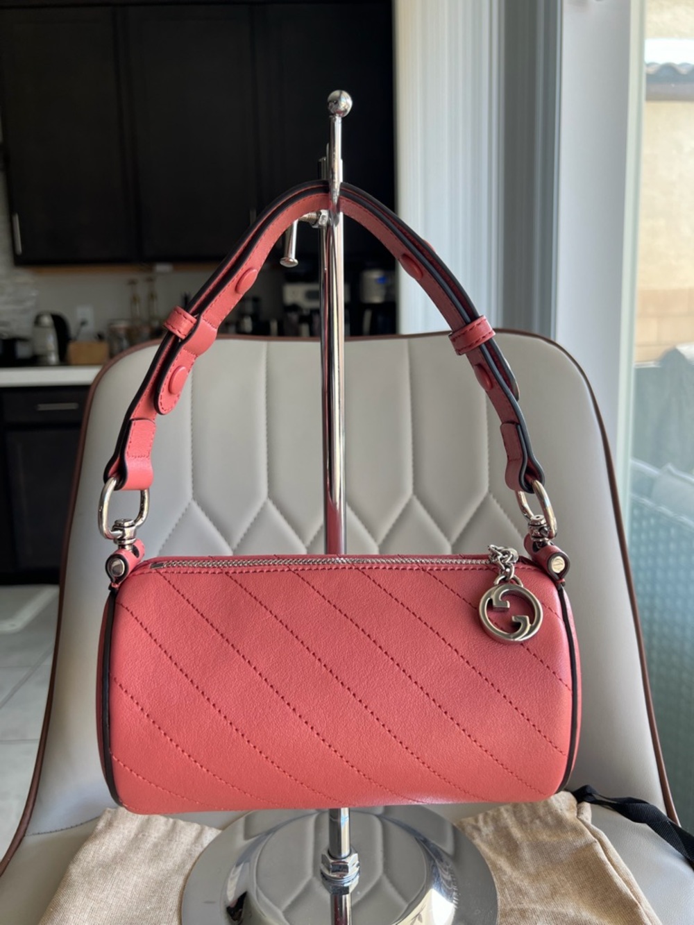 Gucci Blondie Barrel Pink Quilted Leather Shoulder Bag with Silver GG Charm - Picture 2 of 12